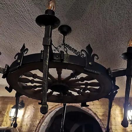 в центре ужгорода скала Hostel